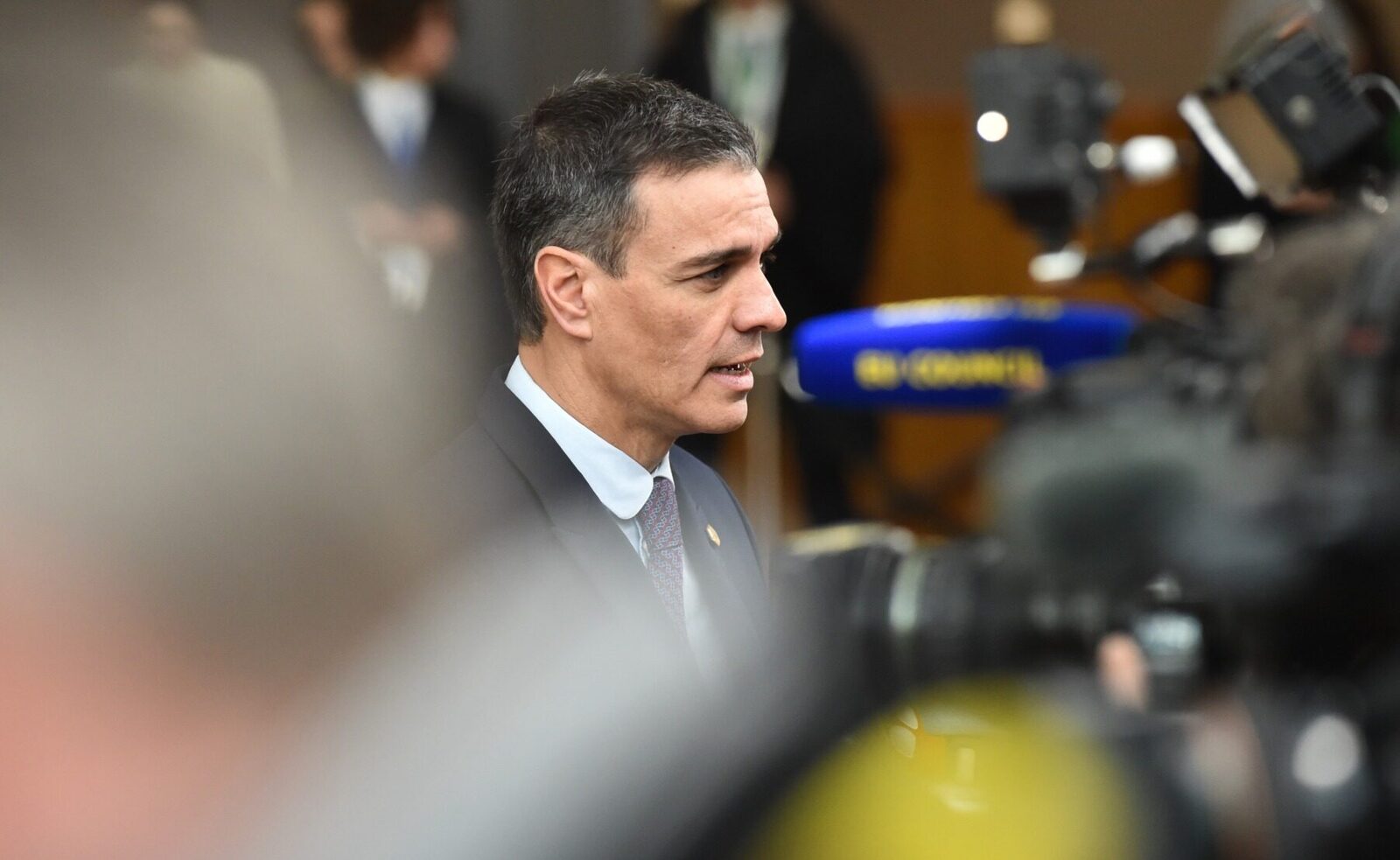 Prim-ministrul Pedro Sanchez acuză instanțele spaniole de influență politică, după ce soția și fratele său sunt implicați în investigații de corupție