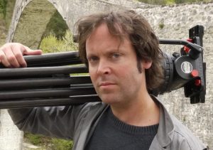 Ministrul Economiei despre discuția cu Charlie Ottley: Descoperire neașteptată – artistul, cetățean de onoare al Brașovului, a solicitat și cetățenia română, procesul fiind încă în întârziere din cauza birocrațieiea noastră”