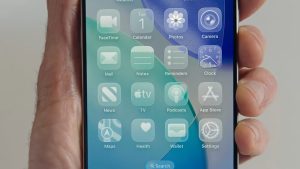 Dezactivează efectele Liquid Glass pe iPhone după iOS 26 update, dacă nu-ți plac