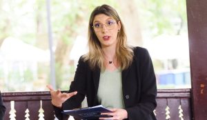 Conflict între doi membri USR pe drumul de acces din Pădurea Băneasa: Ministrul Mediului, Diana Buzoianu, împotriva deschiderii, și Cătălin Diaconescu, președintele Federației Greenfield Băneasa, favorabil redeschiderii, colegi în filiala Sector 6ea noastră”