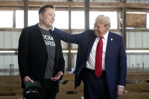Zeci de cetățeni americani au fost concediați pentru opinii considerate nepotrivite referitoare la uciderea lui Charlie Kirk, în ciuda declarațiilor Administrației Trump privind susținerea libertății de exprimareea noastră”