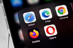 Google câștigă teren, menținând peste 70% din utilizatori pentru browser-ul său