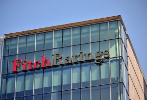Fitch reduce ratingul Franței la cel mai de jos nivel din istorie, influențată de criză