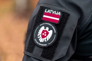 Om arestat în Letonia pentru suspiciuni de spionaj în sprijinul Moscoveiea noastră”
