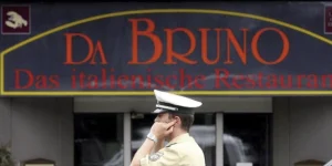 Locurile de alimentație publică, precum restaurantele, barurile, pub-urile, pizzeriile și gelateriile, utilizate de organizațiile infracționale din Italia pentru spalarea banilor, inclusiv în străinătate