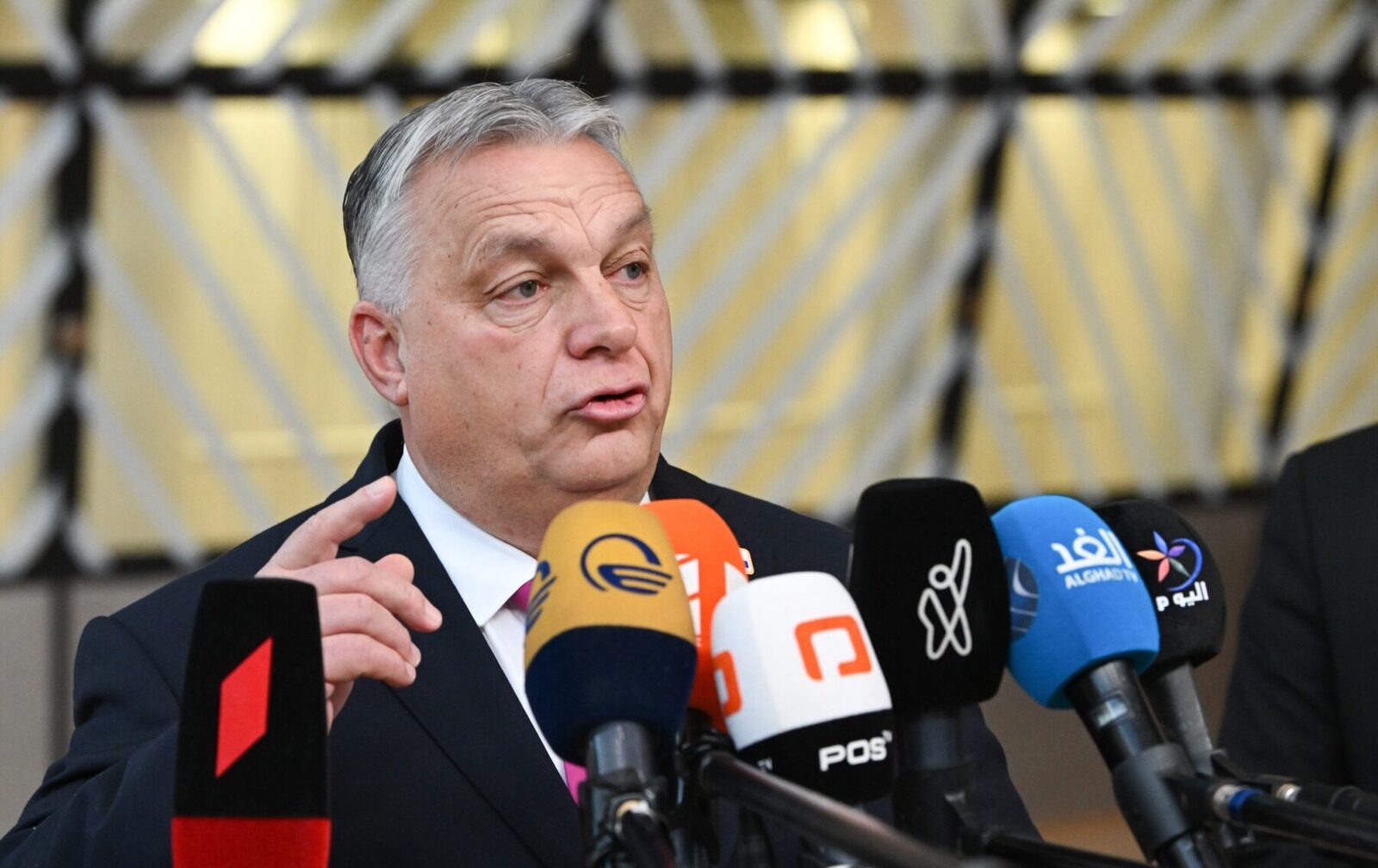 [ad_1] Premierul Ungariei, Viktor Orban, a afirmat duminică că alegerile din 2026 vor oferi cetățenilor posibilitatea de a decide între un partid pregătit să acționeze independent și unul care ar putea aduce „haos și sărăcie” prin apropierea Ungariei de Uniunea Europeană, relatează agenția de știri Reuters