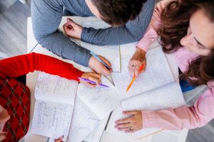 Ministerul Educației anunță schimbări în evaluările naționale pentru clasele a II-a, a IV-a și a VI-a, cu includerea unor itemi din alte domenii ale programei școlare / Daniel David afirmă că nu vor mai fi doar itemi din programa standard