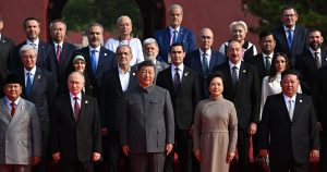 Adrian Năstase și Viorica Dăncilă, alături de dictatorii Xi Jinping, Putin și Kim Jong Un
