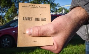 Rezerviști din Sibiu, consumați la convocarea pentru exercițiul militar: „Suntem gata să purtăm uniforma și să luăm arma dacă se cere. Armata reprezintă un lucru benefic” / „Când ești chemat, răspunzi, nu te fofilezi”ea noastră”