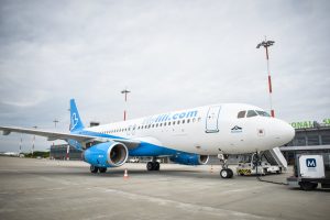 Percheziții la compania aeriană „Fly Lili” implicată în transportul mercenarilor în Congo, în cadrul unui dosar de evaziune fiscală; directorul și o contabilă audiată ca suspecți, prejudiciul fiind de aproximativ 12 milioane de leiea noastră”