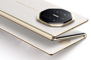 Huawei a prezentat Mate XTs, al doilea telefon pliabil în trei din lume