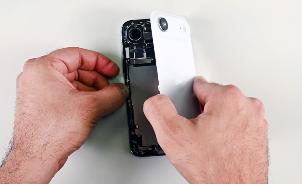 iPhone-Air-reparatii-asamblare-baterie.jpg