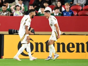 Charlotte FC învinge Inter Miami, cu zece jucători, și ajunge la nouă victorii consecutive.