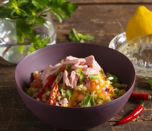 Descoperă lumea gastronomică mediteraneană în șapte preparate: rețete din Grecia, Italia, Spania, Maroc, Turcia, Franța și Liban, cu tonul ca ingredient de bazăea noastră”