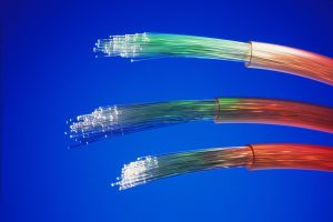 Fibrele optice din sticlă în formă de paie ar putea transforma rapiditatea conexiunilor online
