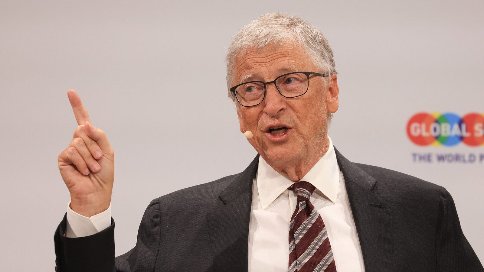 [ad_1] Bill Gates, cofondatorul Microsoft și filantrop de renume, continuă să fie o sursă de inspirație pentru antreprenori și lideri de opinie, oferind lecții valoroase despre succes, inovație și responsabilitate