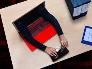 Cum ajungi accidental escroc online și de ce e dificil să te mai eliberezi. Povestea unui specialist IT, investigată de Reuters