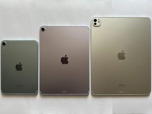 Cum să lucrezi în echipă pe iPad folosind Freeform, Pages, Numbers și Keynote