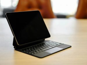 Ghid pentru configurarea eSIM și hotspot Wi-Fi pe iPad cu 4G/5G