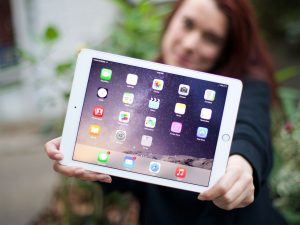 Ghid pentru blocarea reclamelor personalizate și urmăririi pe iPad