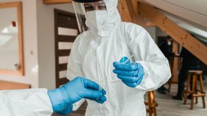 Eveniment controversat despre COVID-19, criticat de autoritățile medicale, axat pe teorii conspirative privind vaccinarea, decesele bruște și controlul populației, susținut de medici în cadrul unei conferințe dubioaseea noastră”