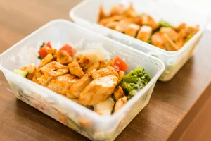 Cinci sugestii de prânz nutritiv pentru pachet, pentru săptămâna următoare / Rețete simple cu ingrediente benefice pentru sănătateea noastră”
