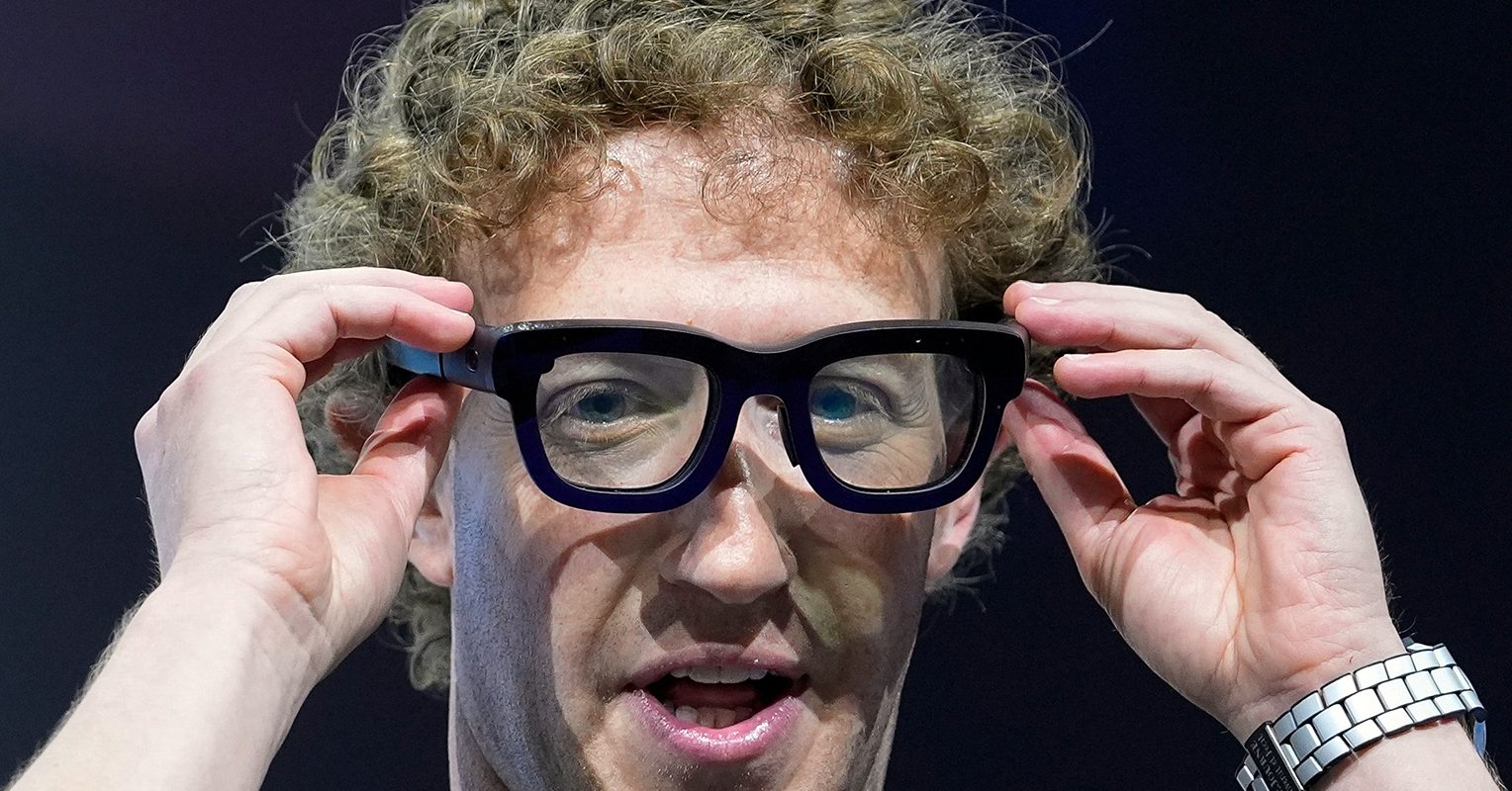 mark-zuckerberg-rateu-ochelarii-inteligenti.jpg