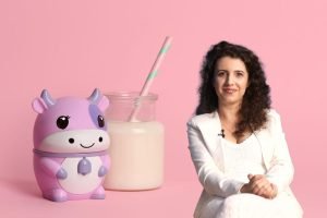 De ce nu este recomandat să oferim lapte copiilor seara / Specialist în stomatologie: „Poate îngroșa mucusul și poate afecta căile respiratorii ale celor mici”