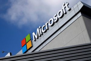 Microsoft va solicita angajaților să lucreze de la birou trei zile pe săptămână din 2026, motivele explicației