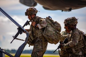 Președintele Trump intenționează să reocupese baza militară Bagram din Afganistan, părăsită în 2021ea noastră”
