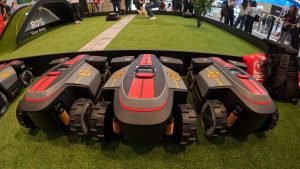 Roborock introduce primii roboți inteligenți pentru tuns iarba: RockMow Z1, S1 și Neo Q1