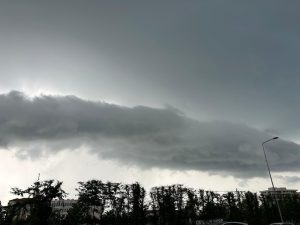 Vânt intens în mai multe zone din 11 județe până în cursul serii de duminicăea noastră”