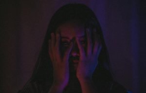 O femeie din Vrancea, sechestrată și agresată, salvată de polițiștii din Odobești după ce o colegă a semnalat situația autorităților