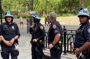 Mai mulți oameni răniți în atacuri armate la un centru de detenție pentru imigranți în Dallas, SUA / Explozivul și-a pus capăt vieții prin împușcare