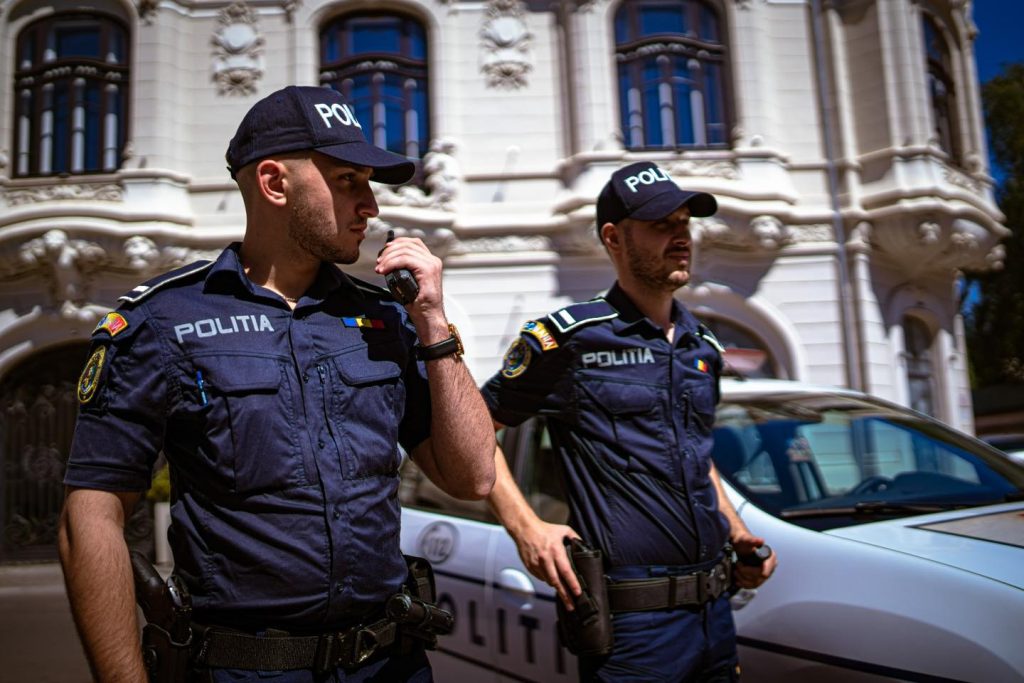 politisti-in-actiune.jpg