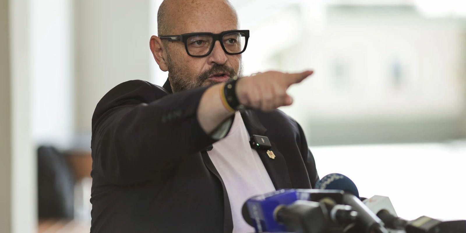 popescupiedone.jpg