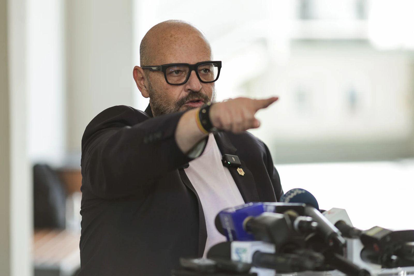 Familia Piedone finanțează Primăria Sectorului 5 pentru tăbăcăria unde a lucrat tatăl.