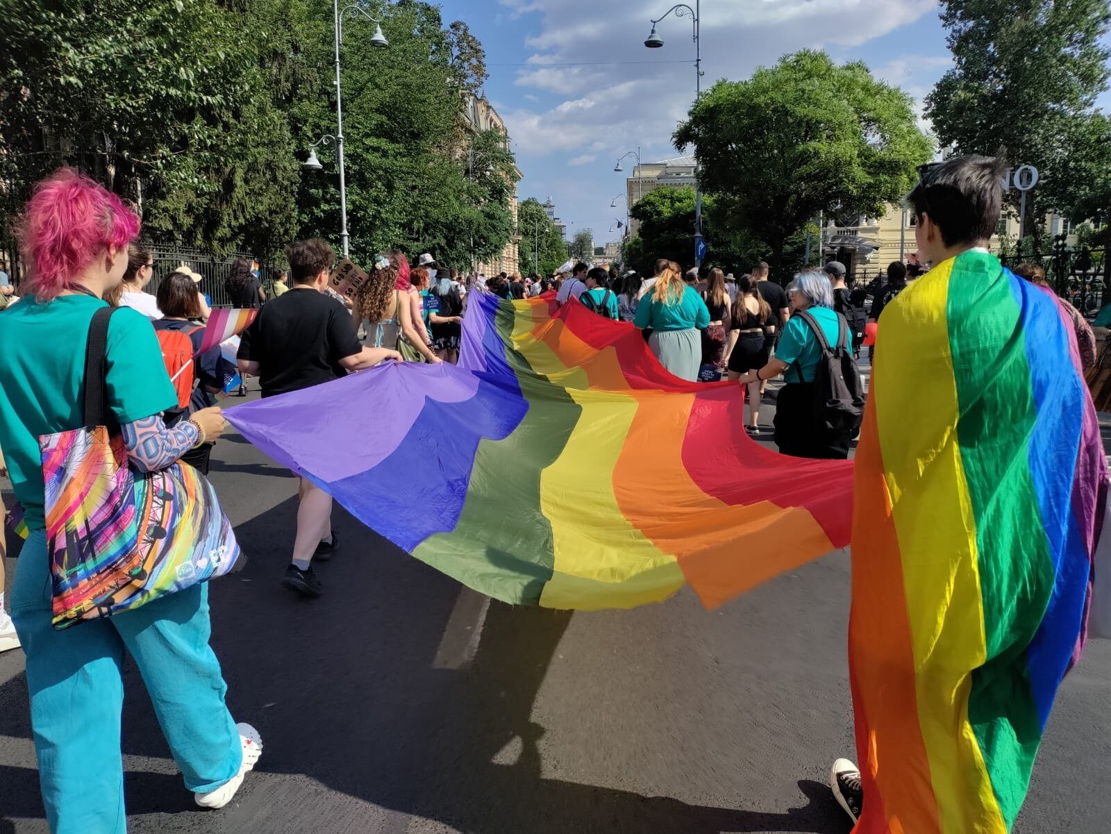 MozaiQ organizează un marș de protest în București sub sloganul „Tradiția noastră e iubirea”, solicitând parteneriat civil și o procedură adecvată pentru persoanele transsexuale