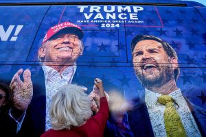 Trump și-a exprimat antipatia față de rivalii săi la comemorarea lui Charlie Kirk, în timp ce J. D. Vance a descris-o pe Kirk ca fiind o combinație între Atena și Ierusalim – orașul rațiunii și cel al credinței într-un singur om