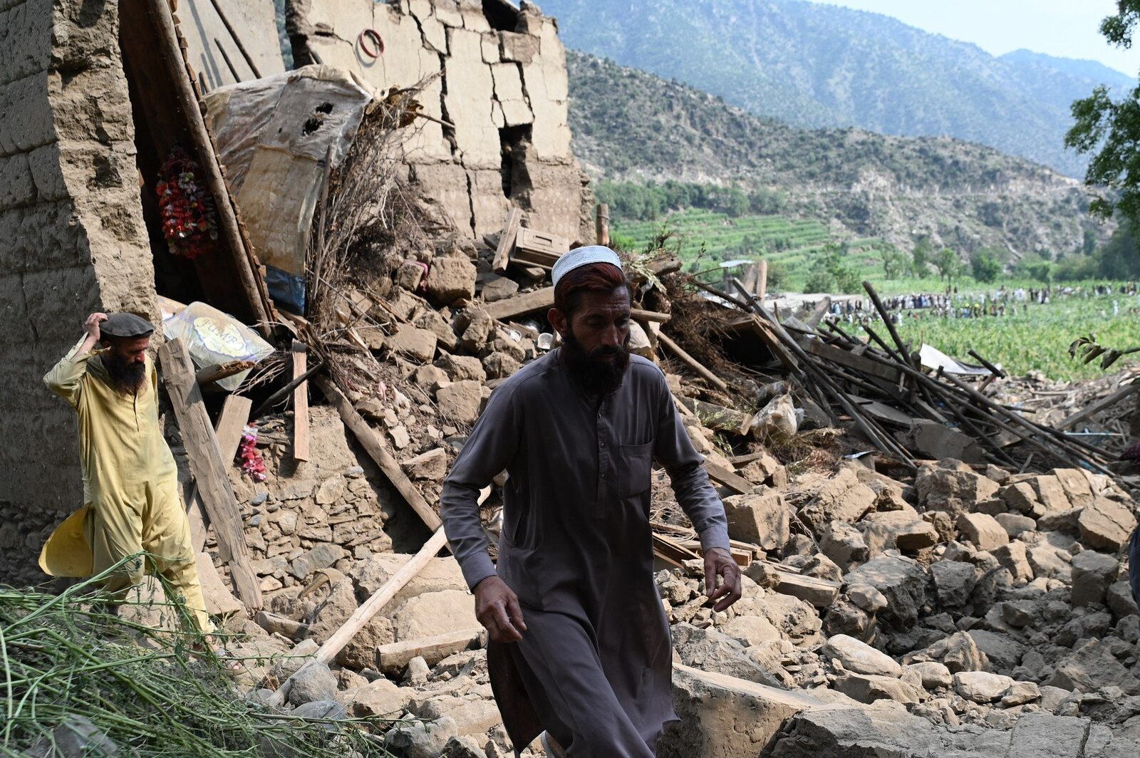 Cel puțin 812 decese și peste 2.700 de persoane rănite în urma cutremurului din Afganistan / Eforturile de căutare și salvare sunt în desfășurare