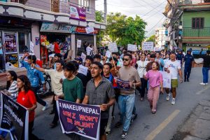 Autopsiile indică utilizarea muniției reale împotriva protestatarilor din Nepal, iar 33 de persoane au decedat după ce au fost împușcate cu gloanțe tragice din arme de mare viteză