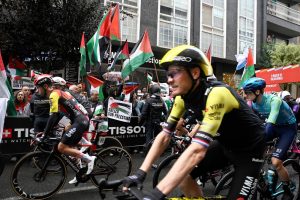 Premierul Spaniei felicită demonstranții pro-palestinieni pe măsură ce Turul Spaniei se apropie de încheiereea noastră”