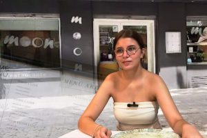 Video | Rețeta tradițională de paella și o variantă românizată a ensaladillei rusești, propusă de sous-chef-ul Aryana Camarasan din Alicante: „Voi adapta rețeta de salată rusească cu pui și castraveți pentru un gust mai bun”ea noastră”
