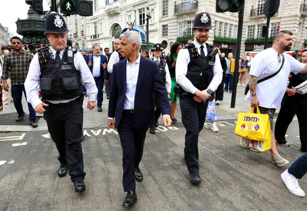 sadiq-kahn-politie-politisti-londra.jpg