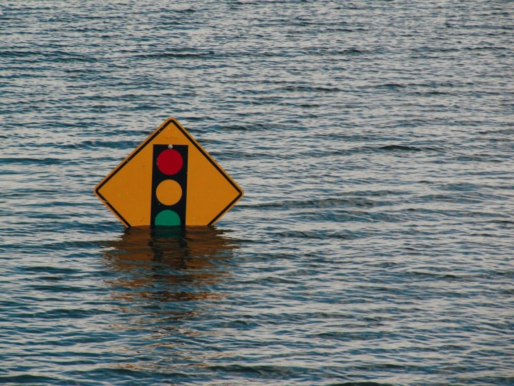 schimbari-climatice-inundatii-Sursa-foto-Unsplash-Kelly-Sikkema.jpg