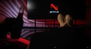 Netflix și AB InBev Își Ridică Paharul pentru o Nouă Colaborare Globală