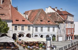 41 de tineri luptă pentru un singur teren gratuit oferit de autorități, destinat construirii unei locuințeea noastră”