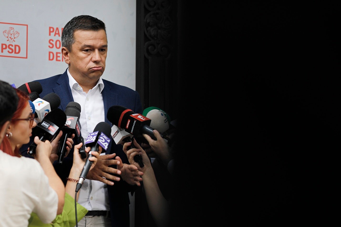 Live cu Sorin Grindeanu la Antena 3 după amânarea deciziei Curții Constituționale privind pensiile magistraților și alte proiecte din Pachetul 2; coaliția nu s-a înțeles încă asupra reformei administrației locale, PSD fiind împotrivă față de măsurile susținute de premierul Bolojan