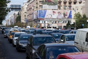 Propunere pentru diminuarea traficului urban: ca angajații din instituțiile publice din București să înceapă programul de lucru în intervale orare diferite