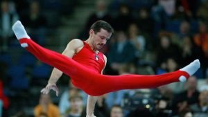 Marius Urzică, unicul campion olimpic al gimnasticii masculine din România și ultimul gimnast care a obținut nota 10 la cal cu mânere, împlinește 50 de ani!